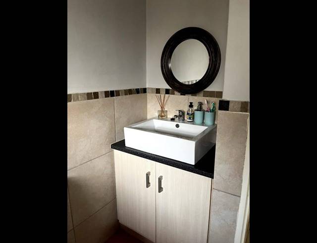 2 BEDROOM APARTMENT FOR SALE IN WINDSOR WEST